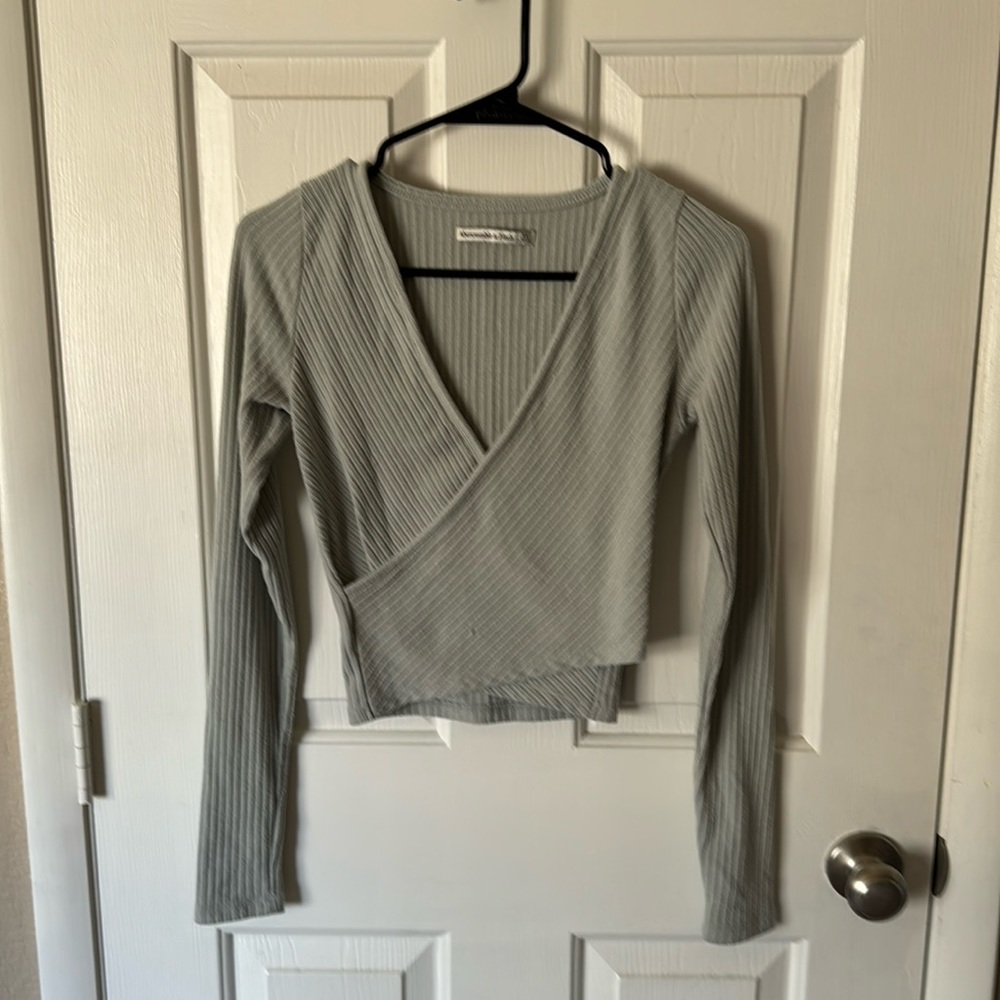 XS Abercrombie Mint Cropped Sweater